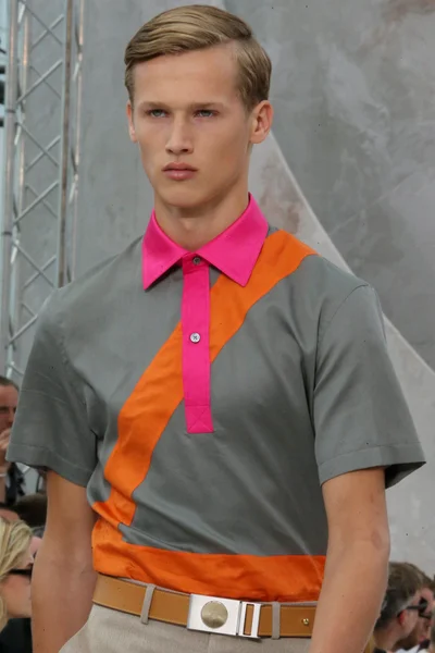 Look 25